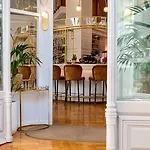 Art Aparthotel 4*